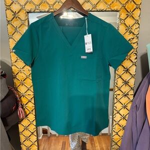 Figs set in Hunter Green